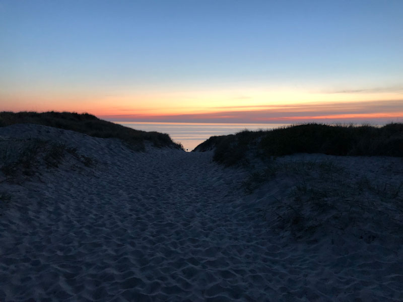 Efter en dejlig dag i sommerhus - kan dagen sluttes af med endnnu en tur til Vesterhavet om aftenen.