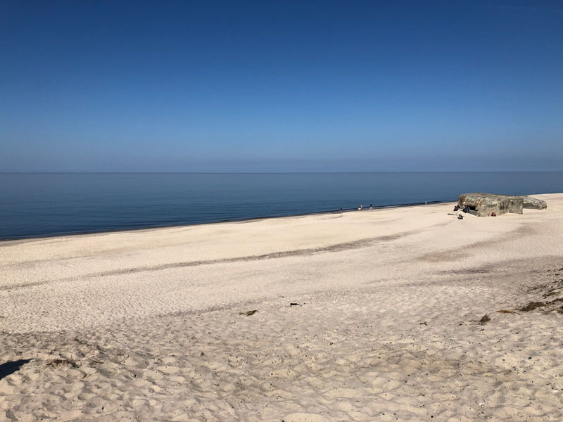 Bunker og Stranden ved Vedersø Klit - roligt vand - der kan bades