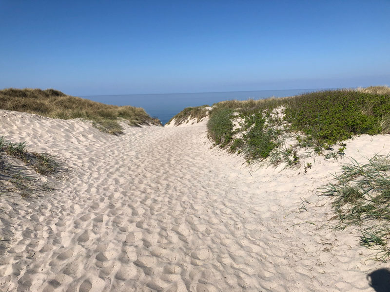 En gåtur til Vesterhavet - gå for eksempel med 'indianersti' til vandet.